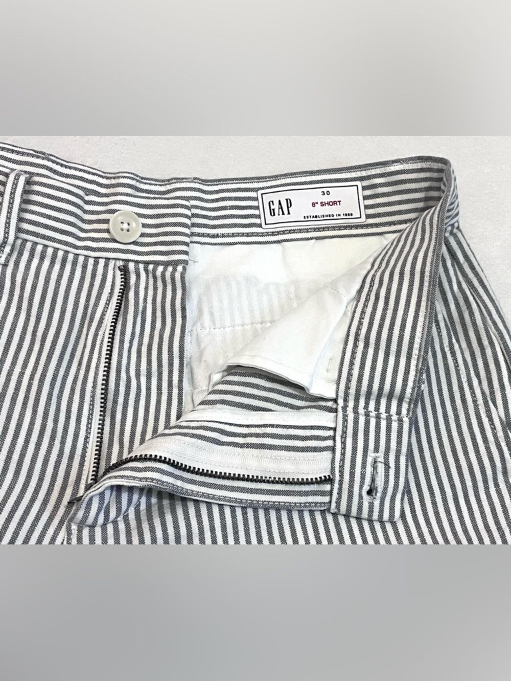GAP Women’s Men’s Unisex Gray & White Striped 8” Cotton Shorts Size 30 w Pockets - Picture 8 of 16